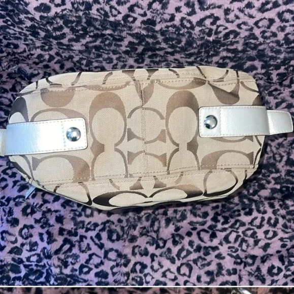 Coach Signature Pattern Bag - Picture 4 of 6